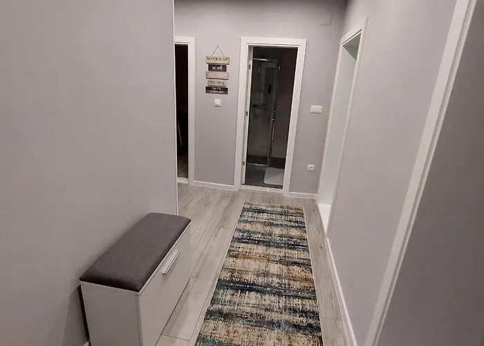 Big Delux موستار