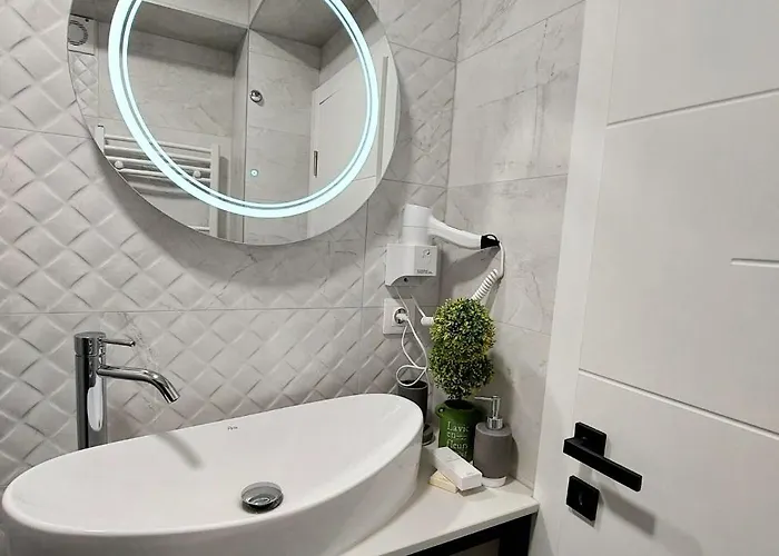 Big Delux موستار